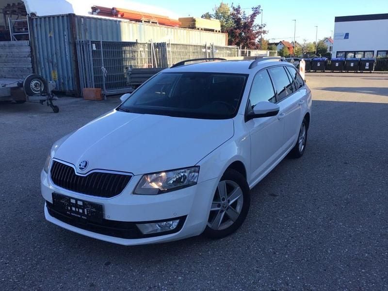 Weiß Gebraucht 2016 Skoda Octavia Ambition Kombi | 6.999 € (Guter Preis) - Bild 1/4