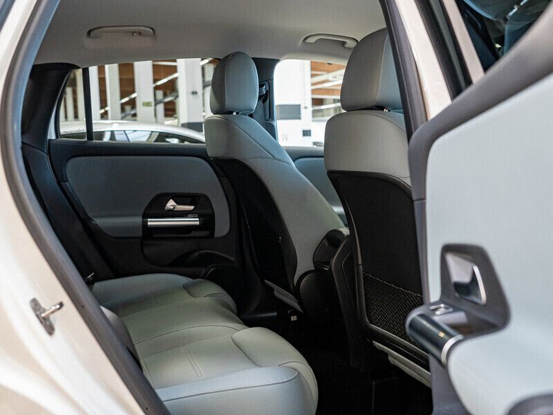 Gebraucht Mercedes GLA180 Advanced 136 PS (100 kW) 2023 Weiss / polarweiß SUV