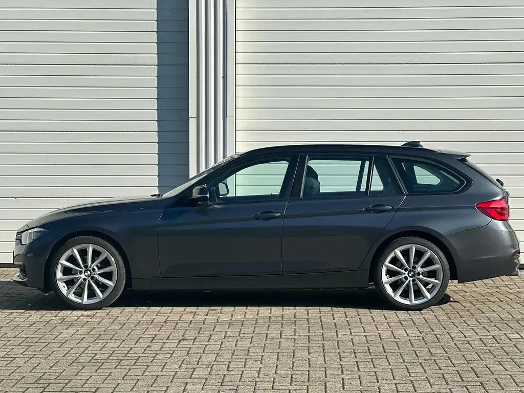 Gebraucht BMW 318 Advantage 150 PS (110 kW) 2016 Grau Kombi