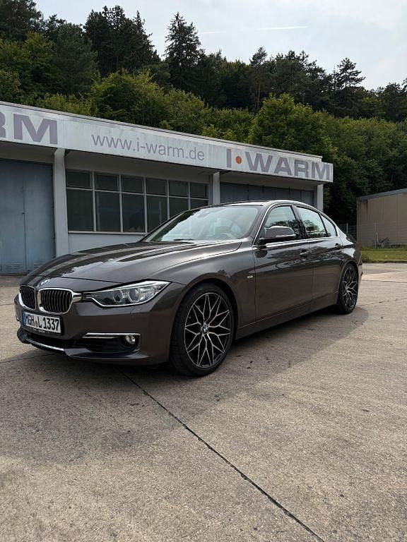 Braun Gebraucht 2012 BMW 328 Luxury Line Limousine | 14.999 € (Guter Preis) - Bild 1/4