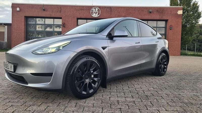 Quicksilver Gebraucht 2023 Tesla Model Y Standard Range SUV | 30.998 € (Guter Preis) - Bild 1/4