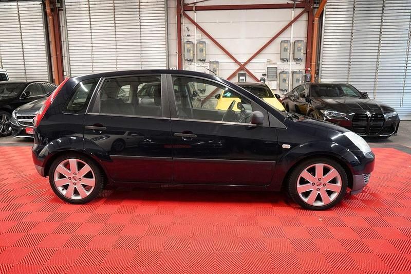 Gebraucht Ford Fiesta 80 PS (58 kW) 2004 Schwarz Kleinwagen