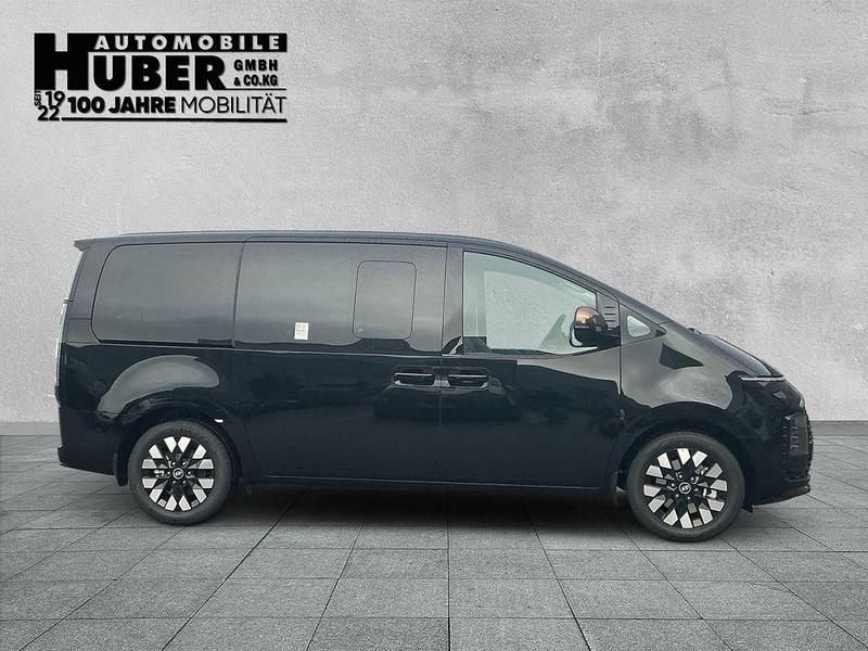 Neu Hyundai Staria Signature 160 PS (117 kW) 2025 Schwarz metallic Van / Kleinbus