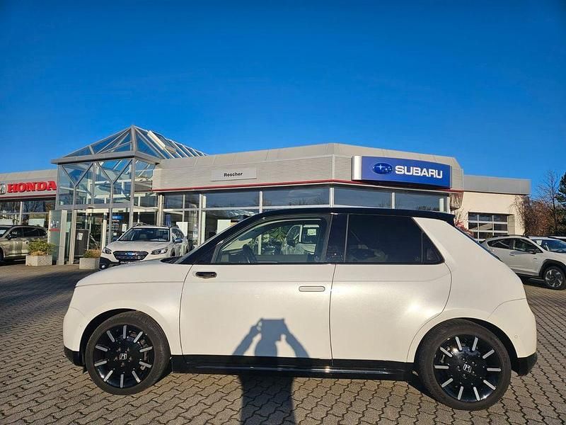 Platinum white p. Gebraucht 2021 Honda e Advance Kleinwagen | 16.490 € (Fairer Preis) - Bild 1/4