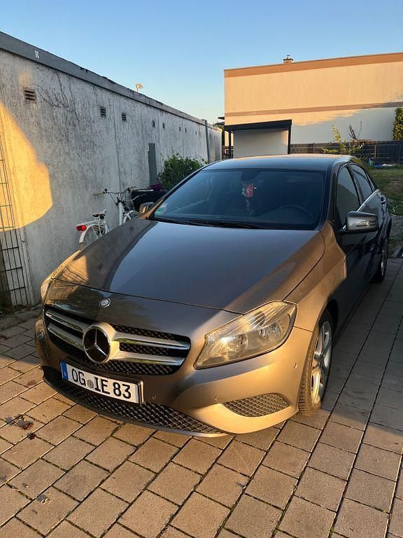 Schwarz Gebraucht 2012 Mercedes A180 AMG Limousine | 15.200 € (Fairer Preis) - Bild 1/4