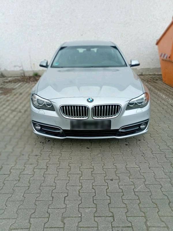 Gebraucht BMW 520 190 PS (139 kW) 2015 Silber Limousine