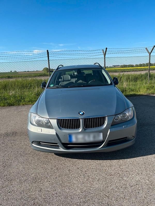 Gebraucht BMW 330 231 PS (169 kW) 2006 Blau Kombi