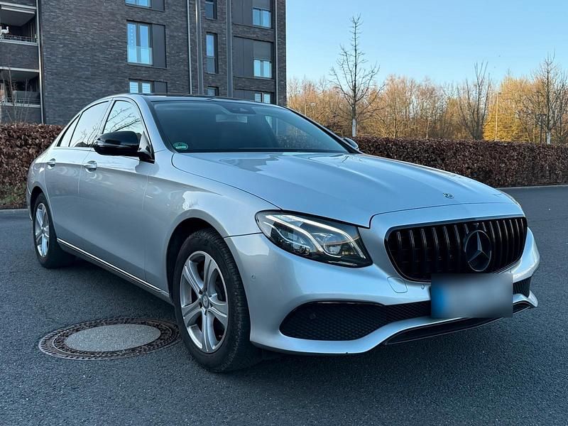 Gebraucht Mercedes E220 194 PS (142 kW) 2016 Silber Limousine