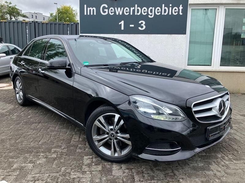 Schwarz Gebraucht 2015 Mercedes E300 Avantgarde Limousine | 13.900 € (Guter Preis) - Bild 1/4