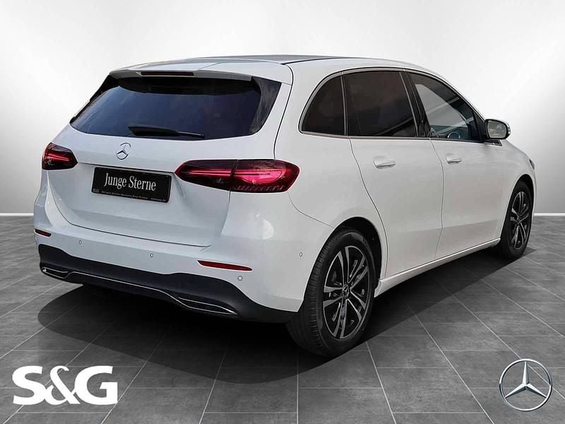 Gebraucht Mercedes B200 Advanced 163 PS (119 kW) 2024 Unilack polarweiß Van / Kleinbus