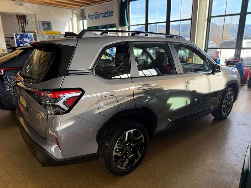 Gebraucht Subaru Forester Trend 136 PS (100 kW) 2025 River rock pearl SUV