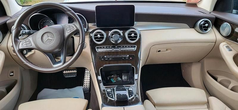 Schwarz Gebraucht 2017 Mercedes GLC250 SUV | 26.900 € (Fairer Preis) - Bild 1/4