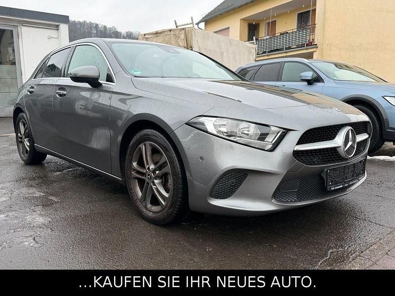 Gebraucht Mercedes A200 Progressive 163 PS (119 kW) 2018 Grau Limousine