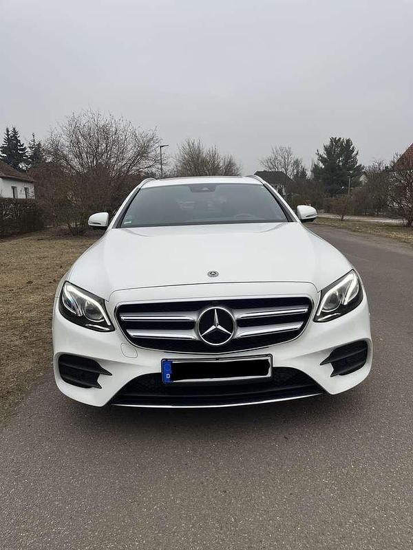 Gebraucht Mercedes E220 AMG 194 PS (142 kW) 2019 Weiß Kombi