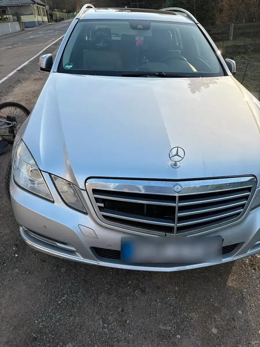 Gebraucht Mercedes E220 170 PS (125 kW) 2012 Silber Kombi