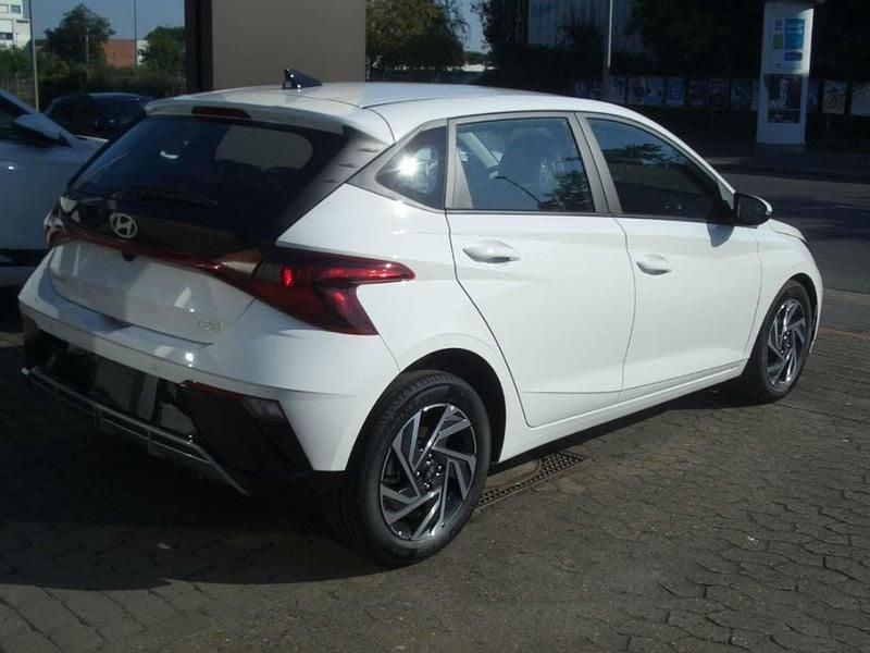 Neu Hyundai i20 Trend 101 PS (74 kW) 2025 Atlas white Kleinwagen