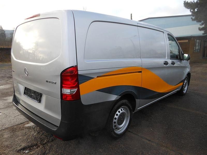 Gebraucht Mercedes Vito 102 PS (75 kW) 2020 Silber Van