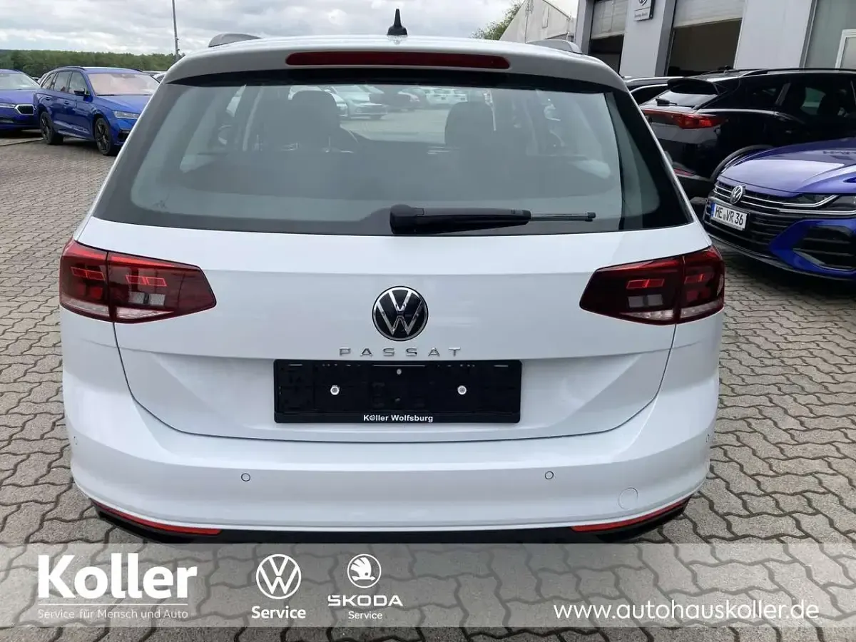 Gebraucht VW Passat 150 PS (110 kW) 2023 Weiß Kombi