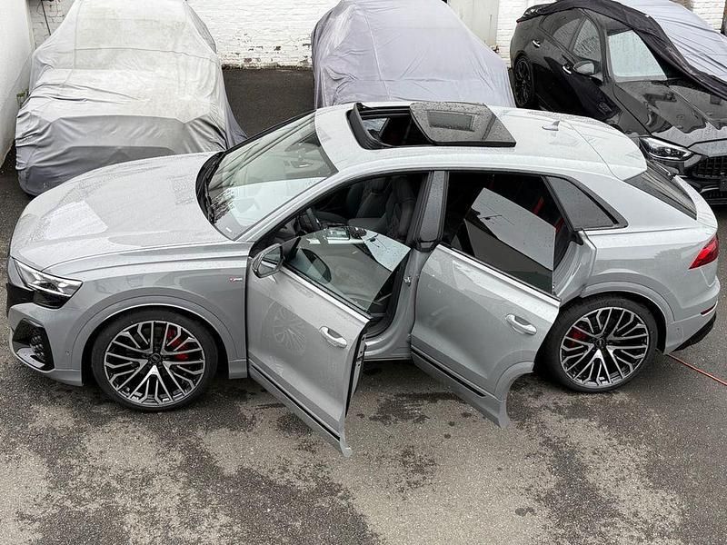 Grau Neu 2025 Audi Q8 S-Line SUV | 110.950 € - Bild 1/4