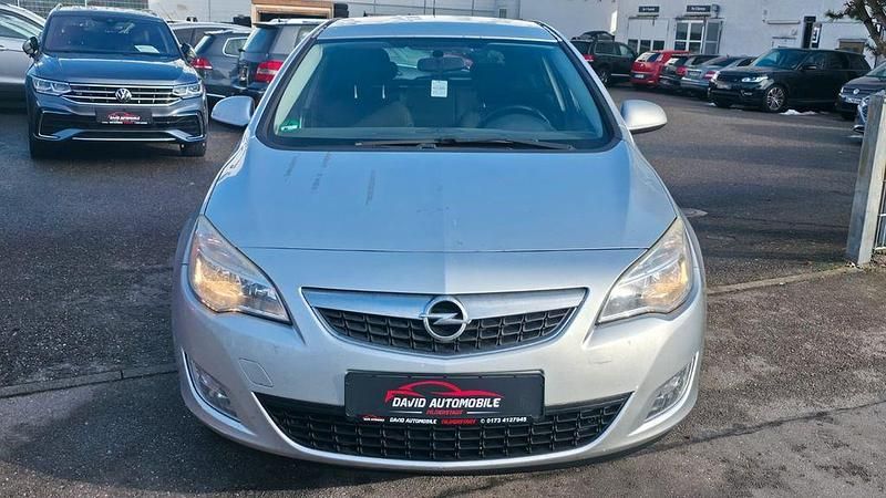 Gebraucht Opel Astra Edition 120 PS (88 kW) 2011 Silber Limousine