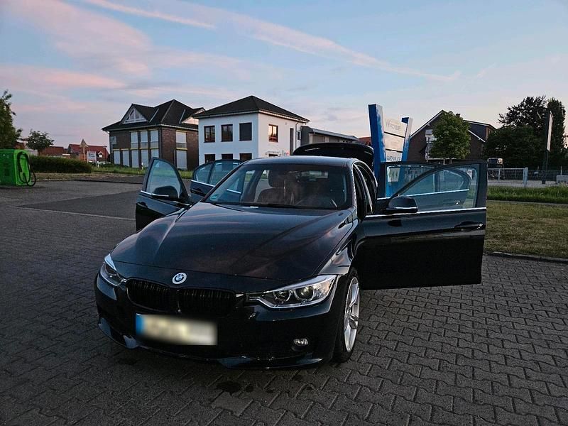 Schwarz Gebraucht 2012 BMW 330 Limousine | 12.000 € (Fairer Preis) - Bild 1/4