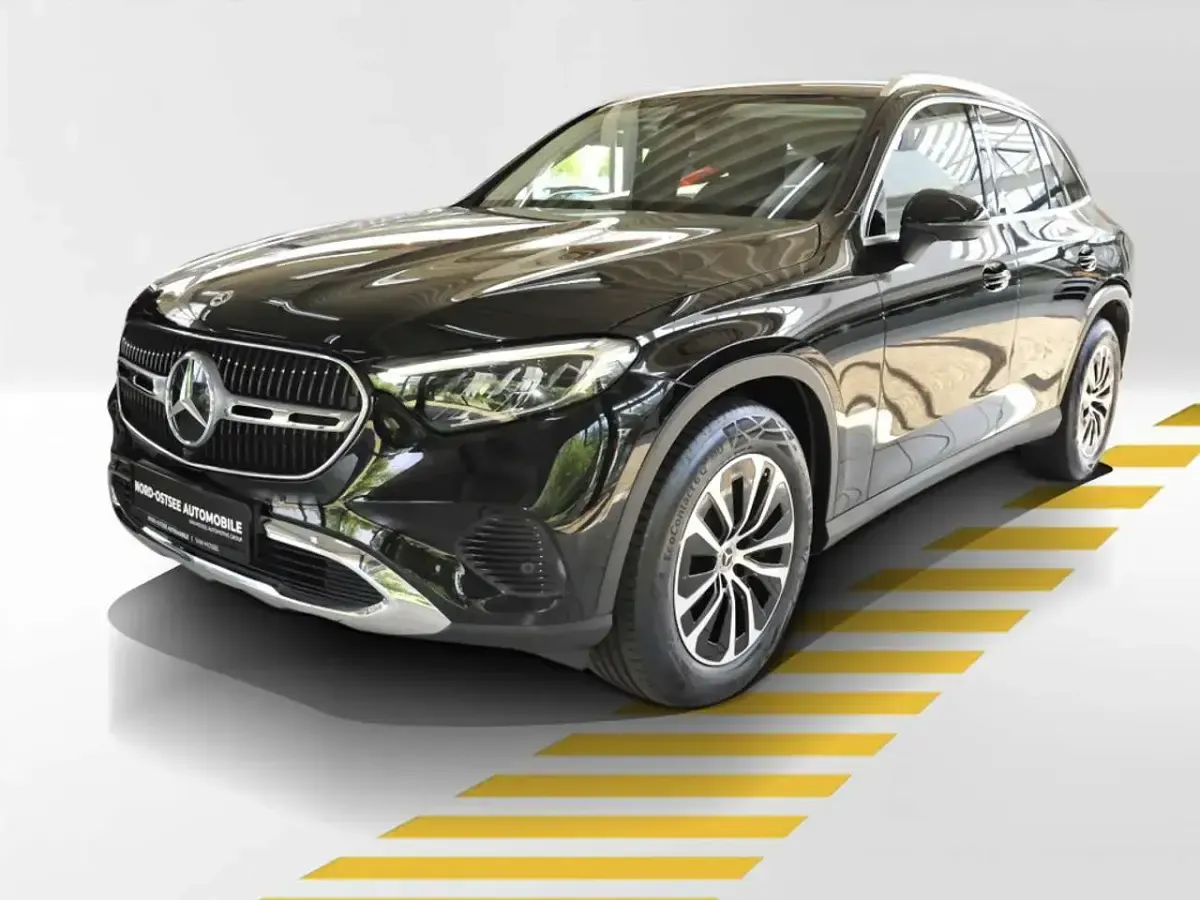 Gebraucht Mercedes GLC220 Avantgarde 197 PS (144 kW) 2023 Schwarz SUV