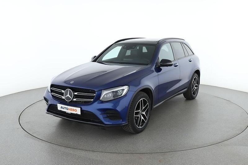 Blau Gebraucht 2017 Mercedes GLC300 AMG line SUV | 30.610 € (Fairer Preis) - Bild 1/3