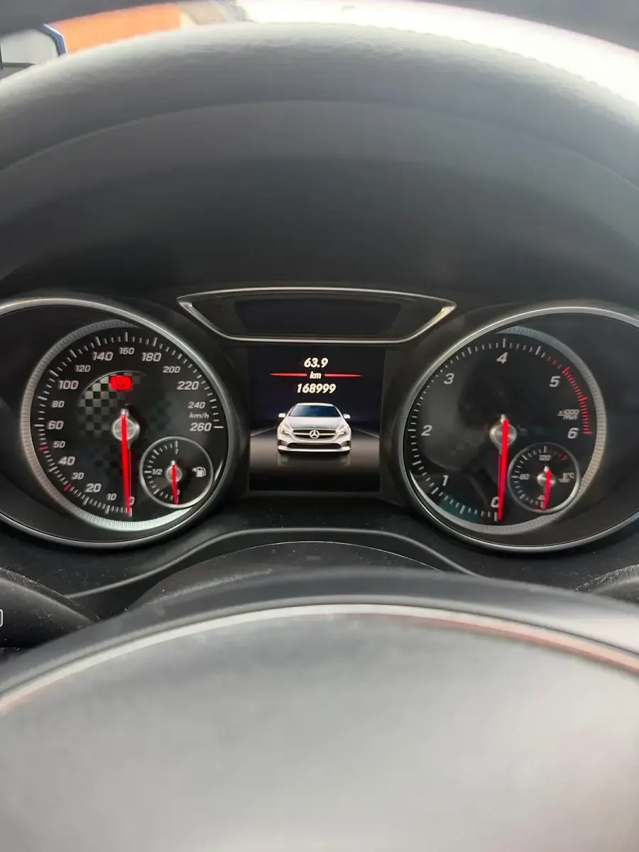Gebraucht Mercedes A200 136 PS (100 kW) 2016 Grau Limousine