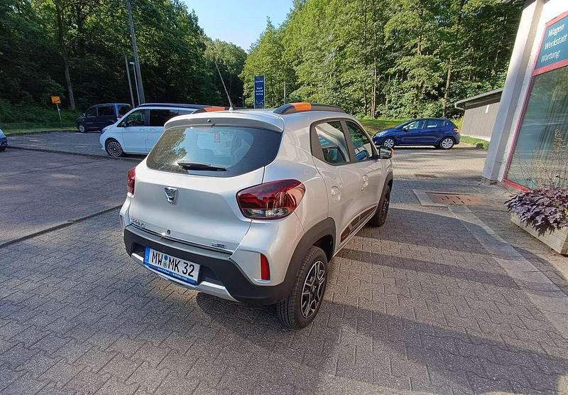 Gebraucht Dacia Spring Comfort Plus 33 kW (45 PS) 2023 Diamantsilbergrau Kleinwagen