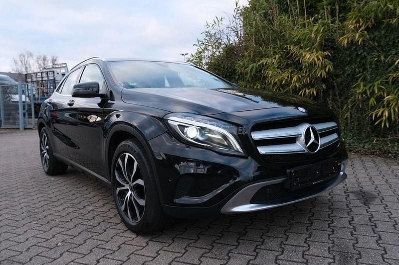 Gebraucht Mercedes GLA180 Urban 122 PS (89 kW) 2015 Schwarz SUV