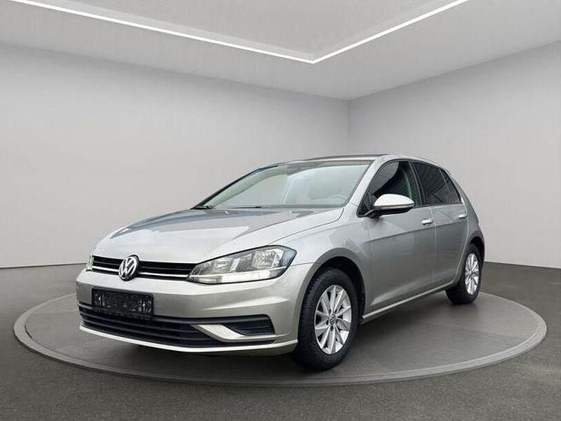 Grau (graumet.) Gebraucht 2017 VW Golf VII Limousine | 10.980 € (Fairer Preis) - Bild 1/4