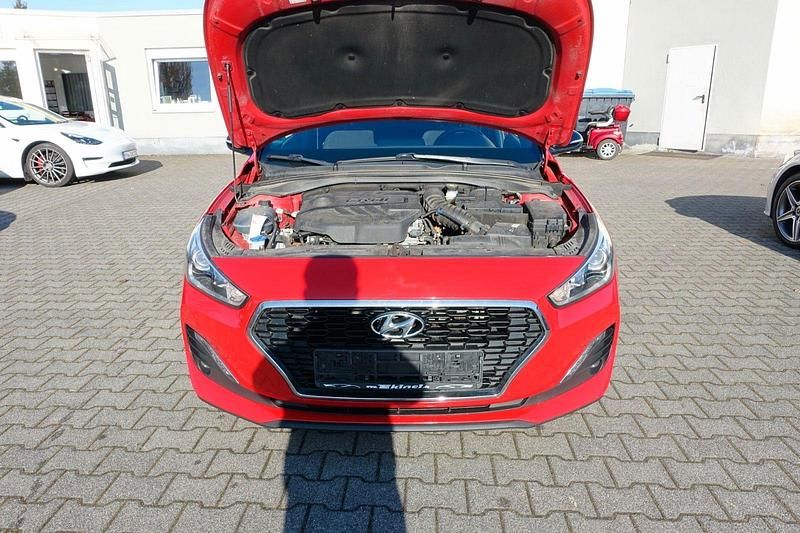 Gebraucht Hyundai i30 Passion 116 PS (85 kW) 2018 Rot Kombi