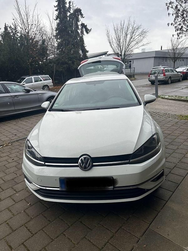 Gebraucht VW Golf VII Sound 110 PS (80 kW) 2017 Weiß Limousine