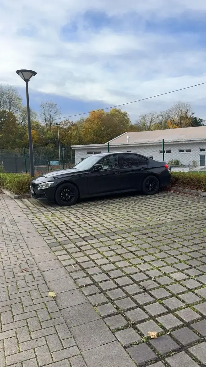 Używany BMW 320 184 KM (135 kW) 2015 Czarny Sedan/Limuzyna