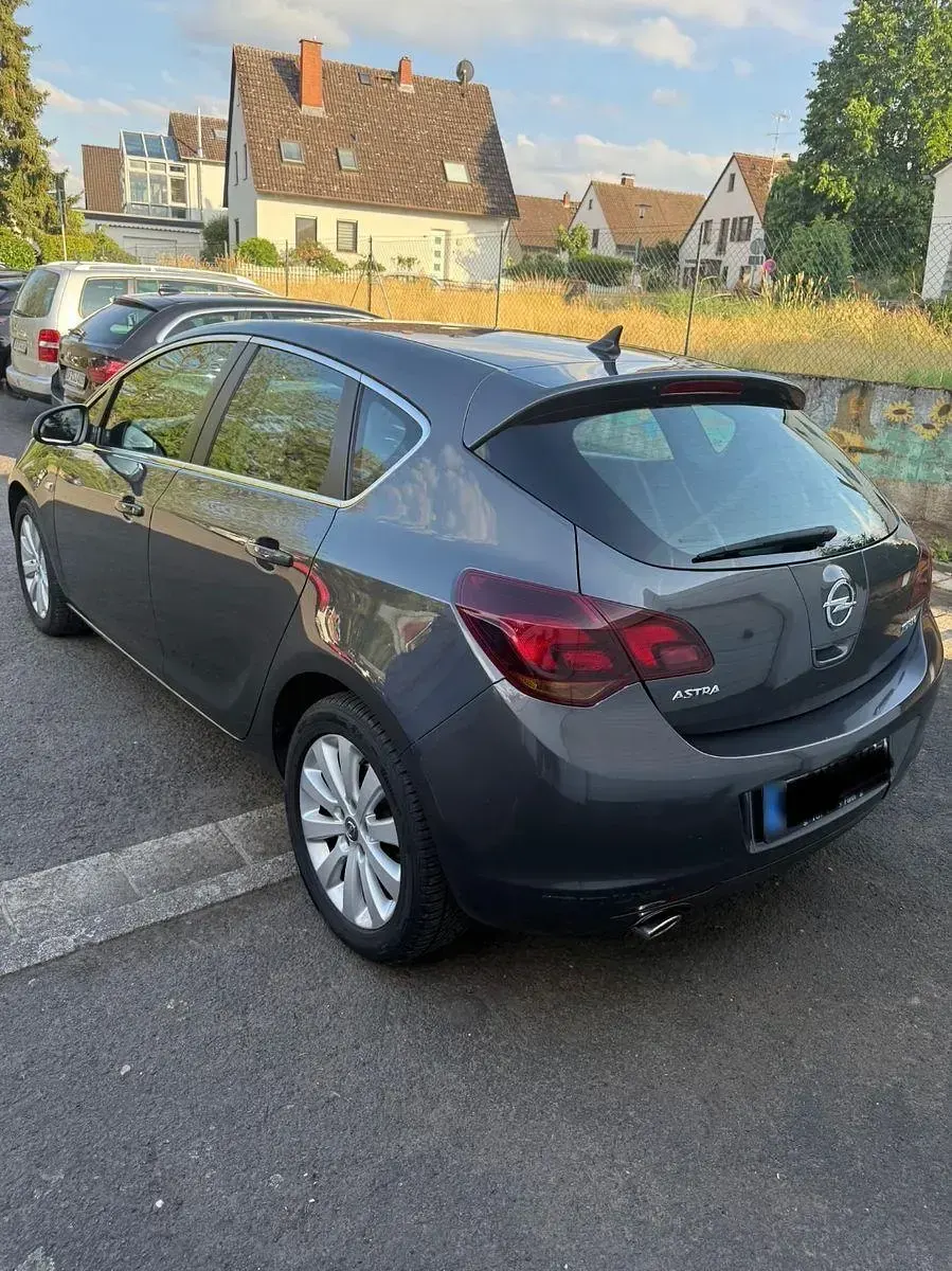 Gebraucht Opel Astra Cosmo 180 PS (132 kW) 2010 Grau Limousine
