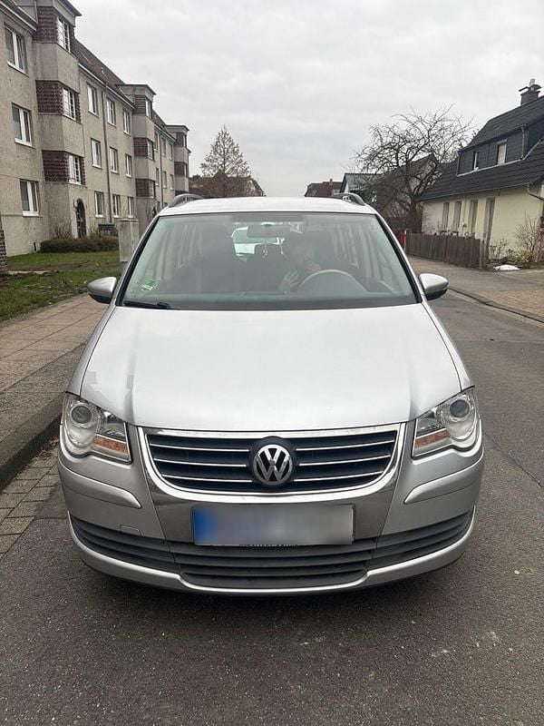 Gebraucht VW Touran 140 PS (102 kW) 2010 Silber Van / Kleinbus