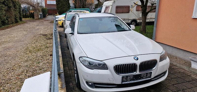 Weiß Gebraucht 2013 BMW 525 Kombi | 7.499 € (Superpreis) - Bild 1/4