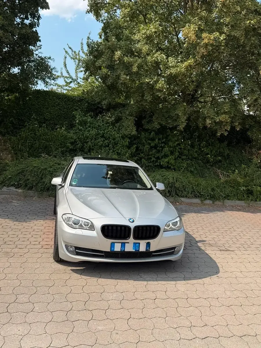 Gebraucht BMW 530 258 PS (189 kW) 2012 Grau Limousine