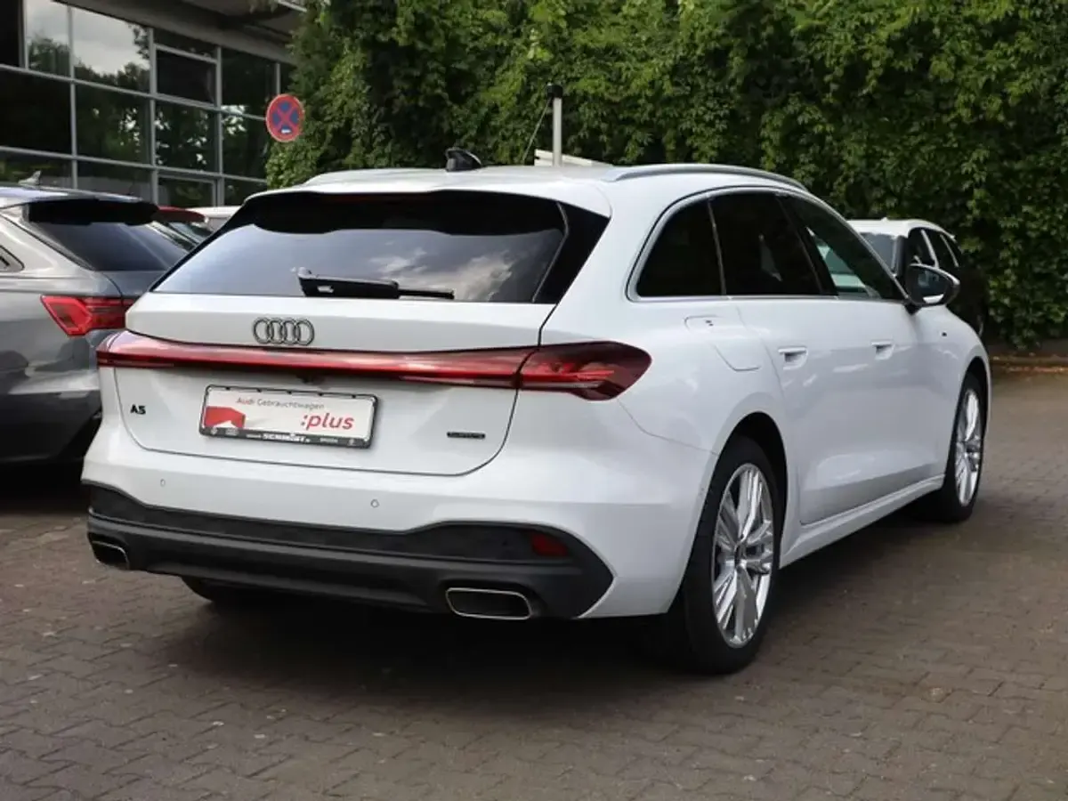 Gebraucht Audi A5 Sport 299 PS (219 kW) 2025 Gletscherweiß metallic Kombi