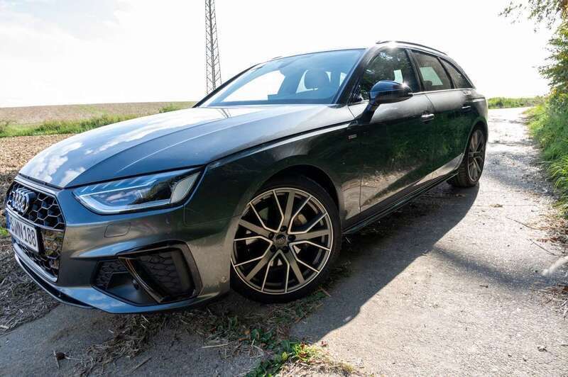 Grau Gebraucht 2020 Audi A4 S-Line Kombi | 35.000 € (Teuer) - Bild 1/4