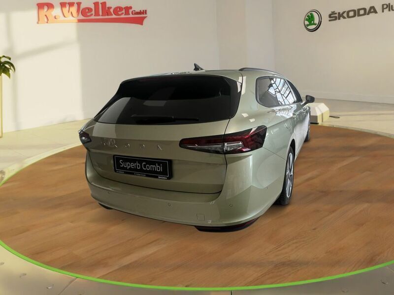 Gebraucht Skoda Superb Selection 150 PS (110 kW) 2025 Ice tea gelb metallic Kombi