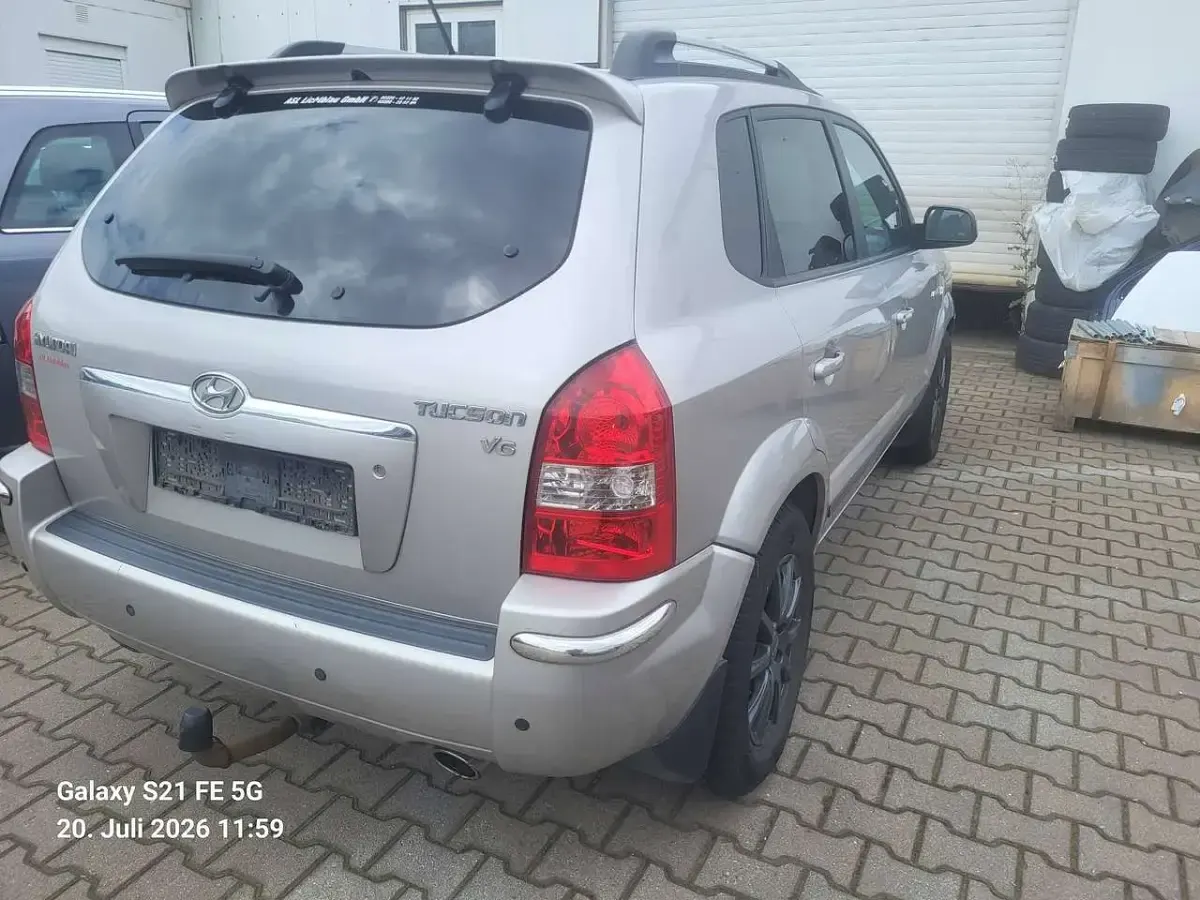 Gebraucht Hyundai Tucson GLS 175 PS (128 kW) 2005 Silber SUV