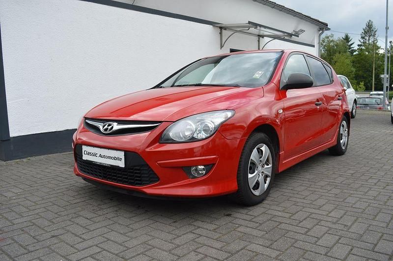 Rot Gebraucht 2010 Hyundai i30 Edition Limousine | 1.800 € (Fairer Preis) - Bild 1/4