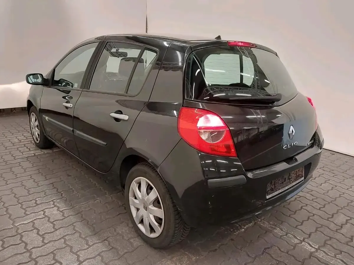 Gebraucht Renault Clio II Dynamique 88 PS (64 kW) 2006 Schwarz Kleinwagen