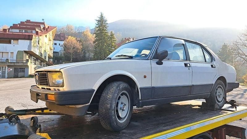 Weiß Gebraucht 1983 Alfa Romeo Alfetta Limousine | 9.500 € - Bild 1/4