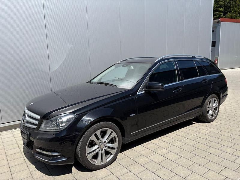 Schwarz Gebraucht 2012 Mercedes C200 Limousine | 8.990 € (Fairer Preis) - Bild 1/4