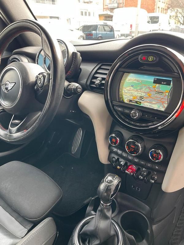 Gebraucht Mini Cooper 116 PS (85 kW) 2016 Rot Kleinwagen