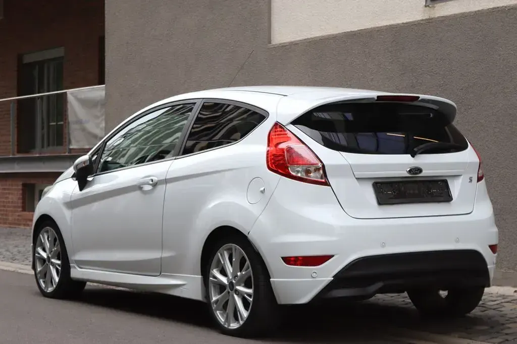 Gebraucht Ford Fiesta Sport 125 PS (91 kW) 2014 Weiß Kleinwagen
