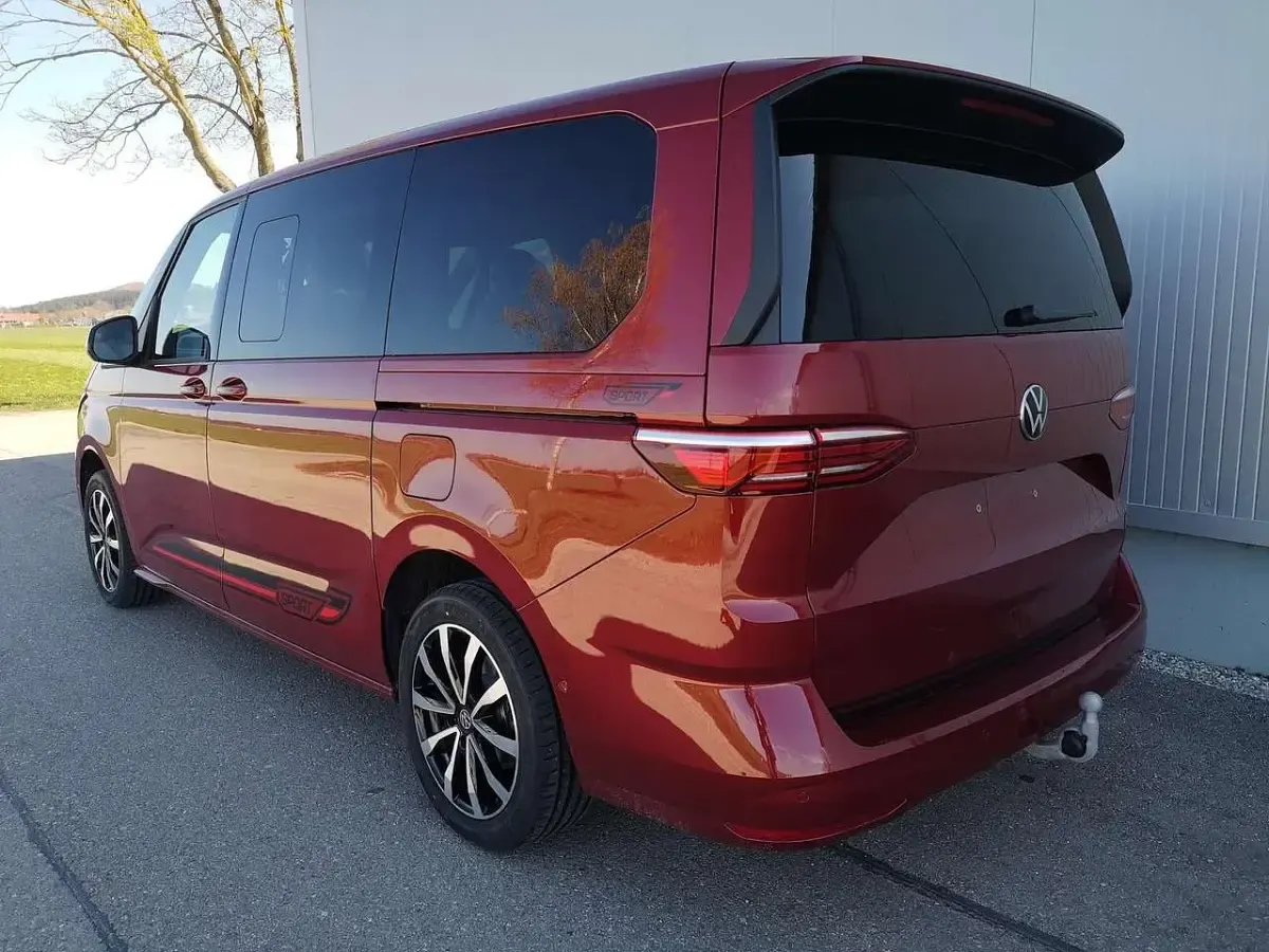 Neu VW Multivan Comfortline 150 PS (110 kW) 2026 Fortanarot metallic Van / Kleinbus