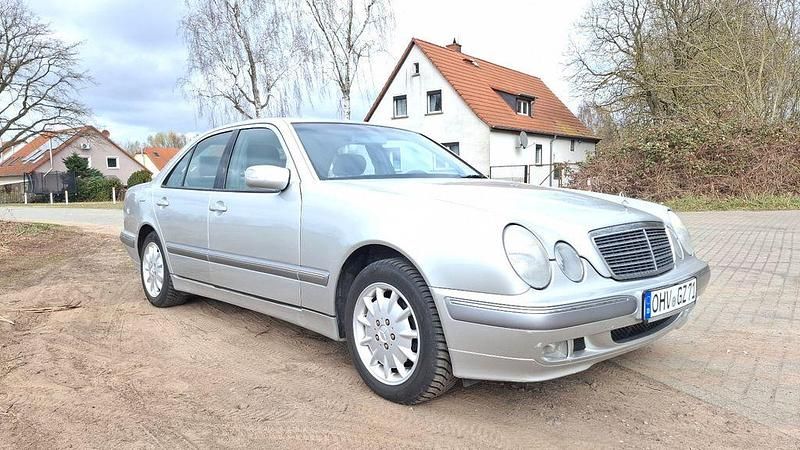 Gebraucht Mercedes E240 Elegance 170 PS (125 kW) 2000 Silber Limousine